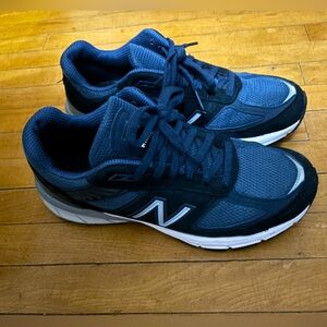 New Balance 990 V5 running sneaker dad shoe navy blue size 8.5 women